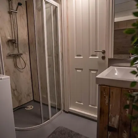 Central At Bertis Ap 2 Nice And Cozy Central 3 Bedrooms And Bigterrace Apartment *