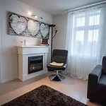 Apartman Central At Bertis Ap 2 Nice And Cozy Central 3 Bedrooms And Bigterrace *
